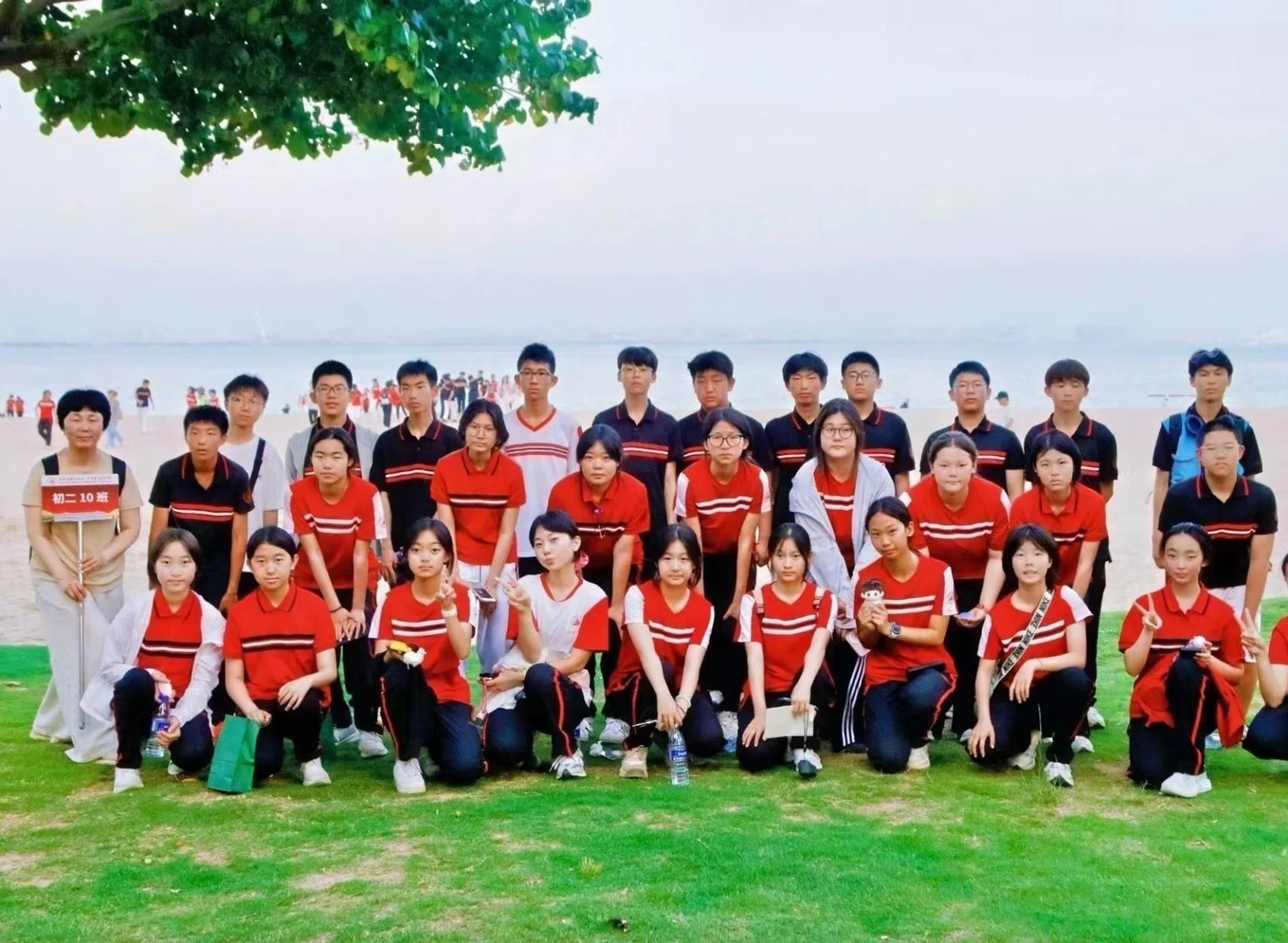 青少年研学团队合影